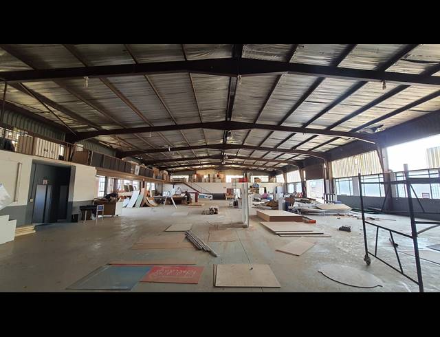 2,266M² WAREHOUSE SOLD IN EASTLEIGH